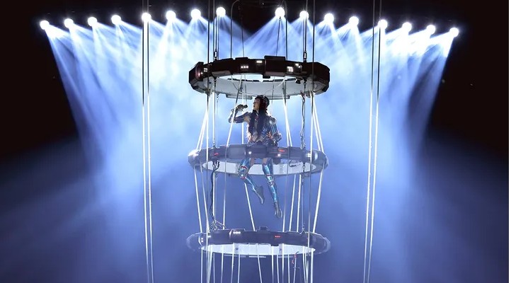 Katy Perry Halts Detroit Concert to Help Young Fan Who Collapsed On Stage