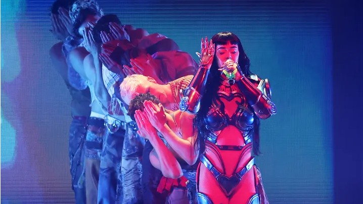 Katy Perry on stage in Detroit inviting young fans up to perform